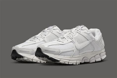 wmns triple white